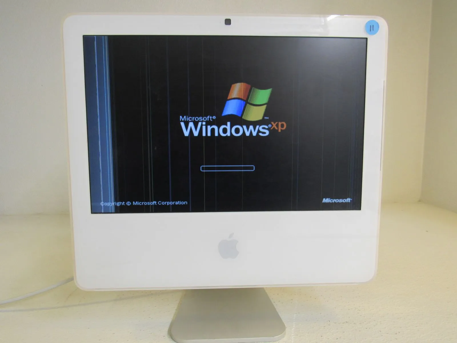 Apple iMac 17 in All In One Computer Bare Unit E White/Gray 1GB RAM A1195 -- Used